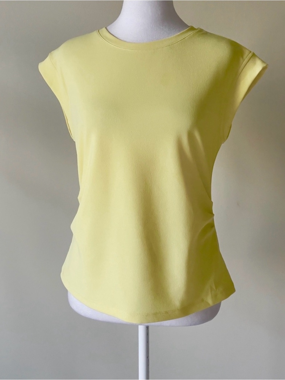 Meloday Everyday Crewneck Cap Sleeve and side ruchimg detail yellow Top Size XS